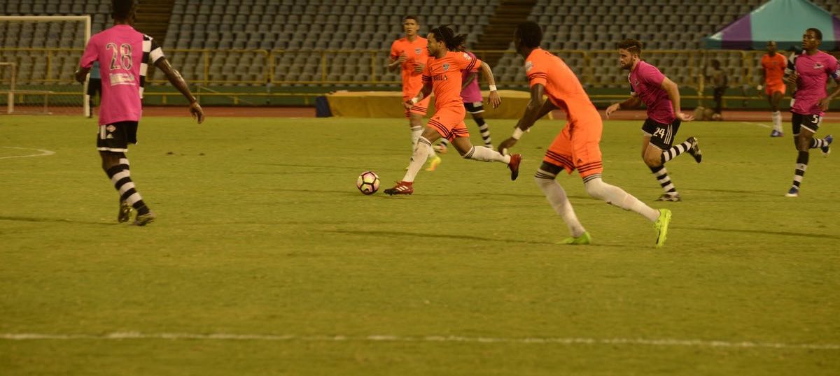Cibao edge 10-man Central to set Caribbean final date with Jabloteh.