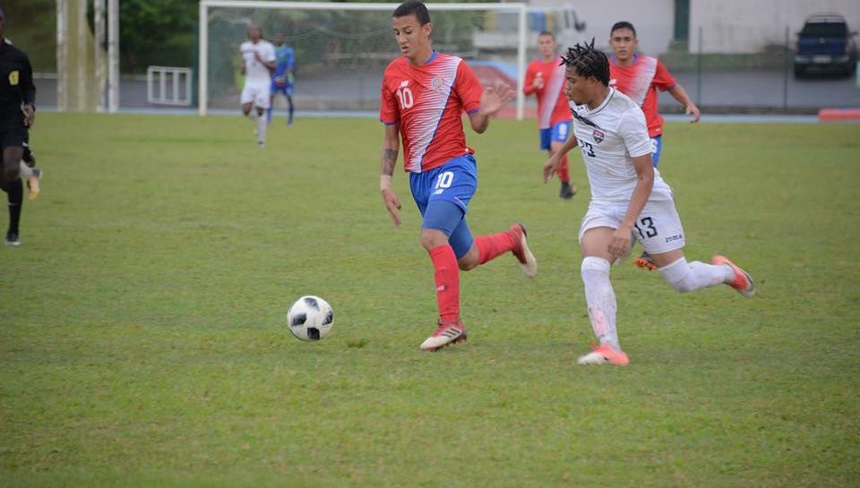 T&T’s Kishon Hackshaw in action against Costa Rica.
