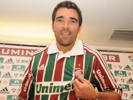 Former Barcelona super-star Deco to auction his shirt for Akeem.