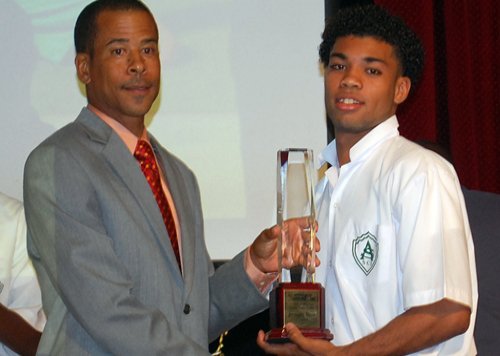 Dexter Skeene presents Vance with MVP award.