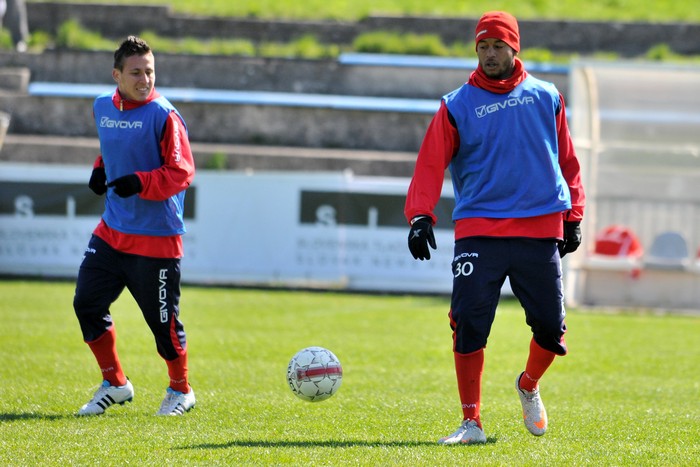 Lester Peltier and new teammate at FK AS Trenčín
