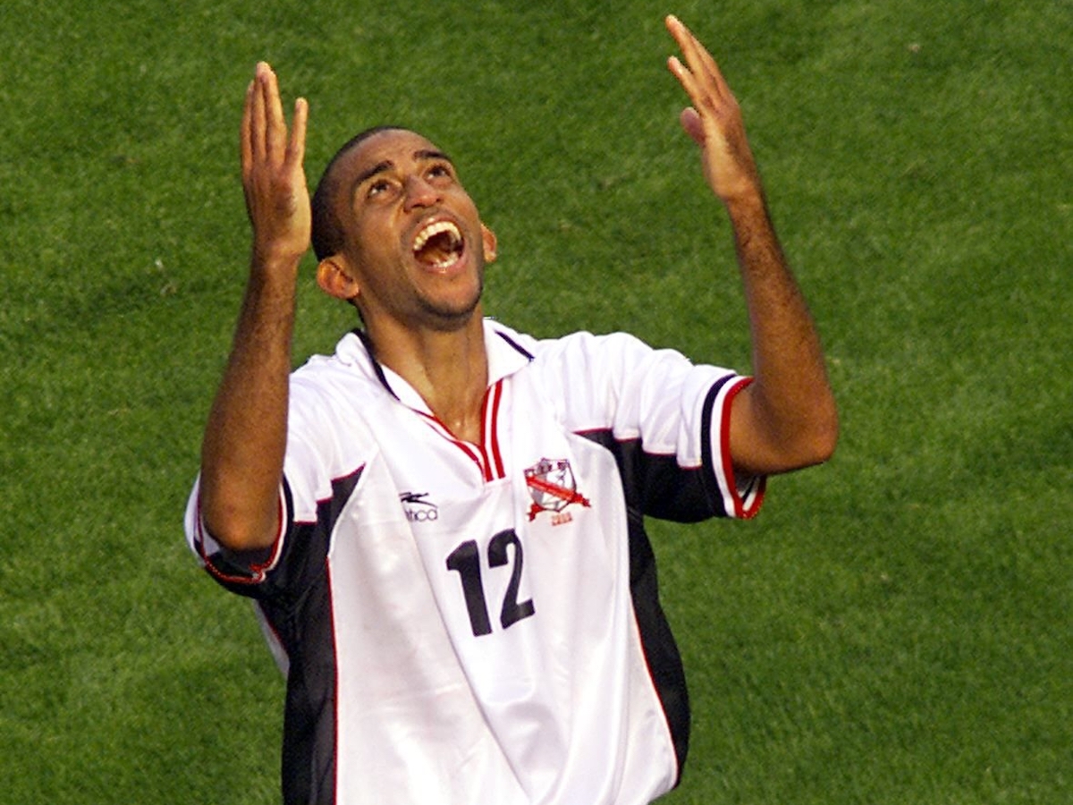 David Nakhid of Trinidad & Tobago celebrates after his team won the Gold Cup quarter-final against Costa Rica in overtime 20 February, 2000 in San Diego. (Photo by MIKE NELSON/AFP via Getty Images)