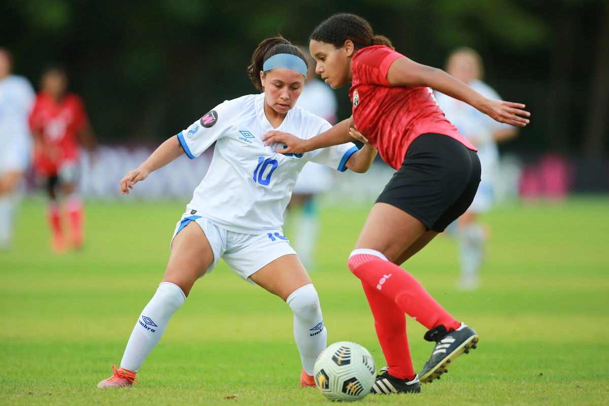 Trinidad and Tobago midfielder Marley Walker protects the bal from El Salvador's Mia Arevalo during a 2022 Concacaf Women's U-20 Championship group stage match at the Estadio Panamericano, San Cristóbal, Dominican Republic on February 25th 2022.