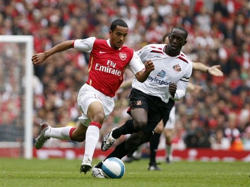 Dwight Yorke (up against Theo Walcott) shown the door by Sunderland.
